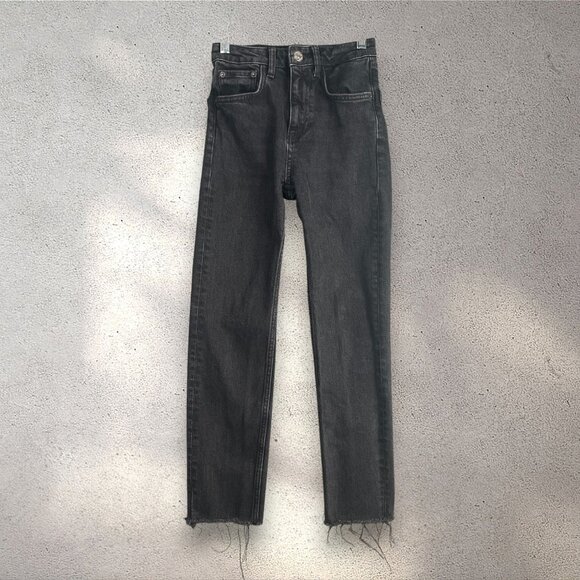 ZARA High Rise Straight Leg Jeans Women’s 0 Black Denim Raw Hem Y2K Dark Grunge - Picture 1 of 7